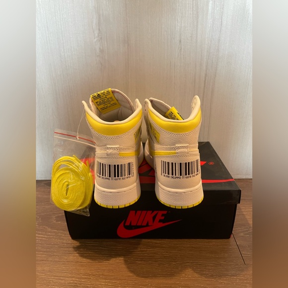 Jordan 1 Retro High First Class Flight - Picture 4 of 7